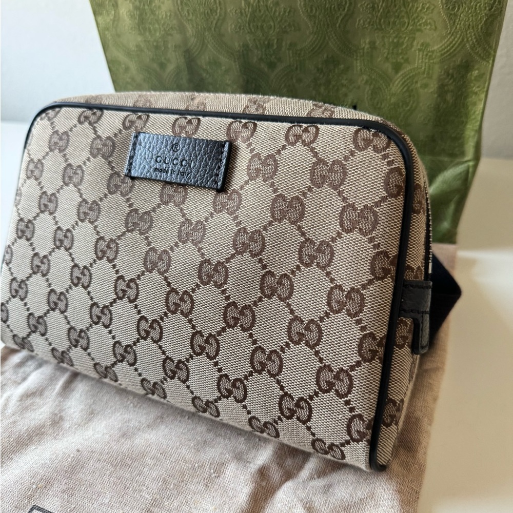 Gucci Belt Bag  Canvas small beige/ black , in great condition,dust bag incl.